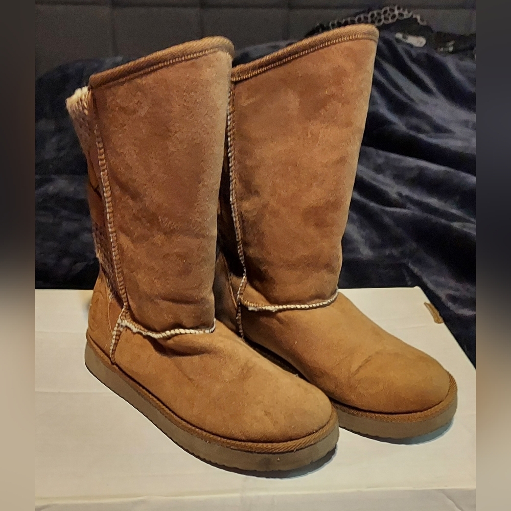 (2 for $22 bundle!).  AIRWALK Faux Suede Shearling Winter Boots – Women’s 6.5